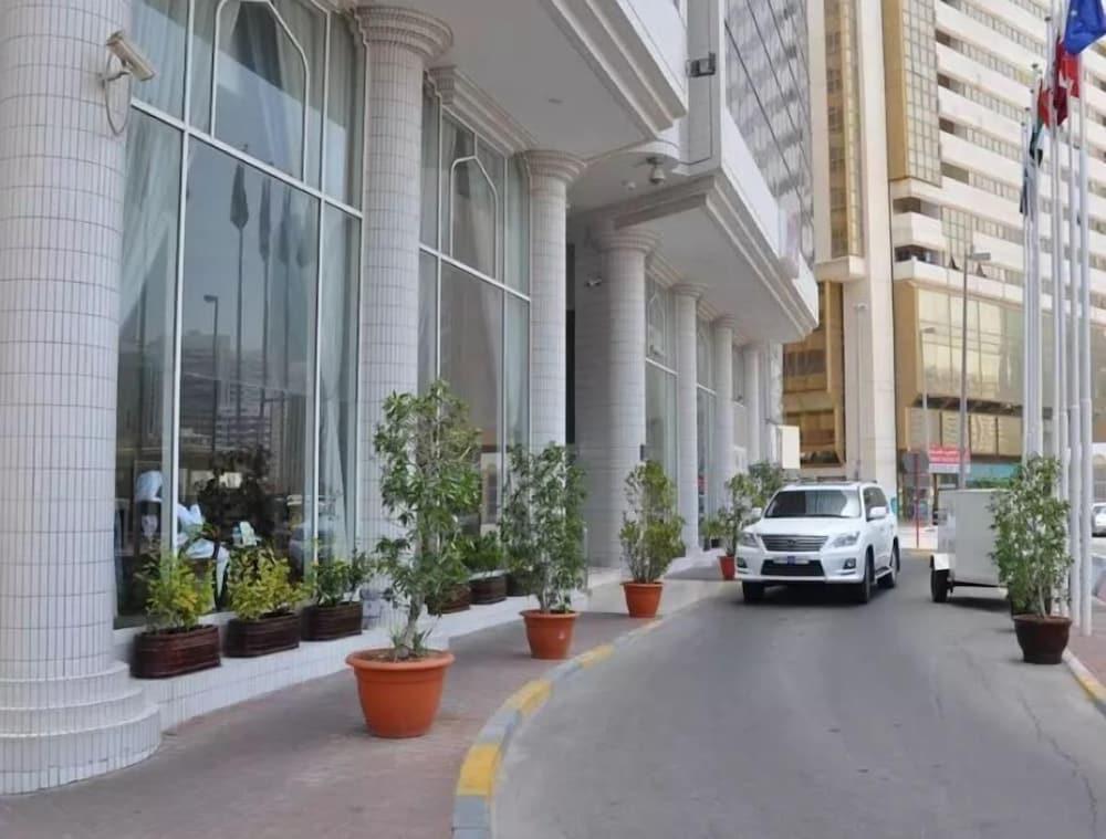 Grand Continental Hotel Abu Dabi Exterior foto